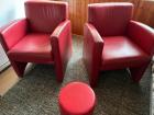 Twee nog leuke rode kleine fauteuils
